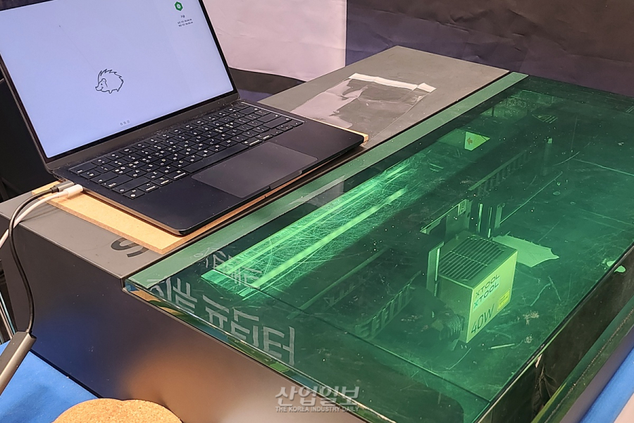 AI 형상 인식으로 매끈한 각인…엑스툴코리아, STK 2025서 레이저 각인기 시연