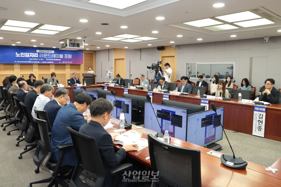 노인 일자리 참여자 40.2%, “가족에게 도움 된다”