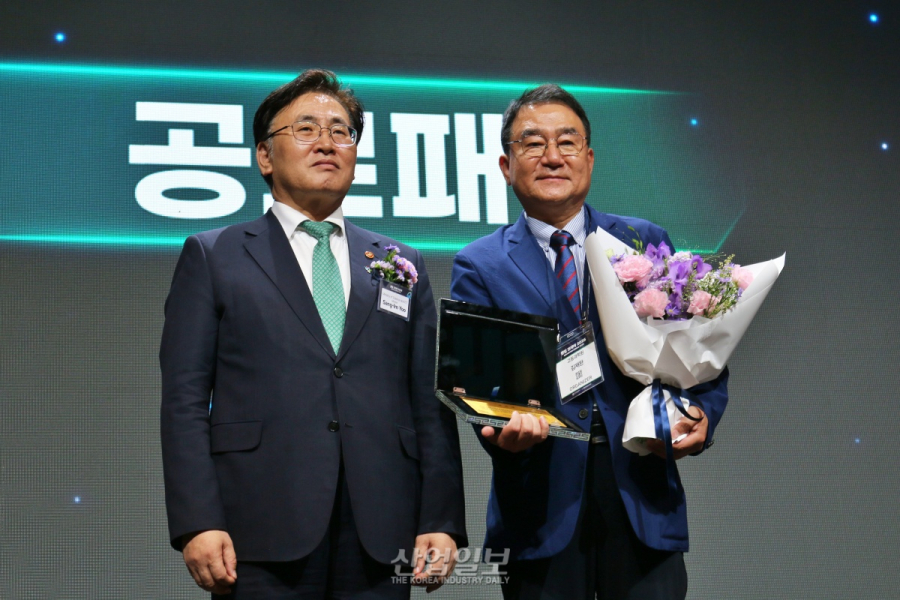 [포토뉴스] 과기부, ‘퀀텀코리아 2025’서 양자 산업 유공자 공로패 수여