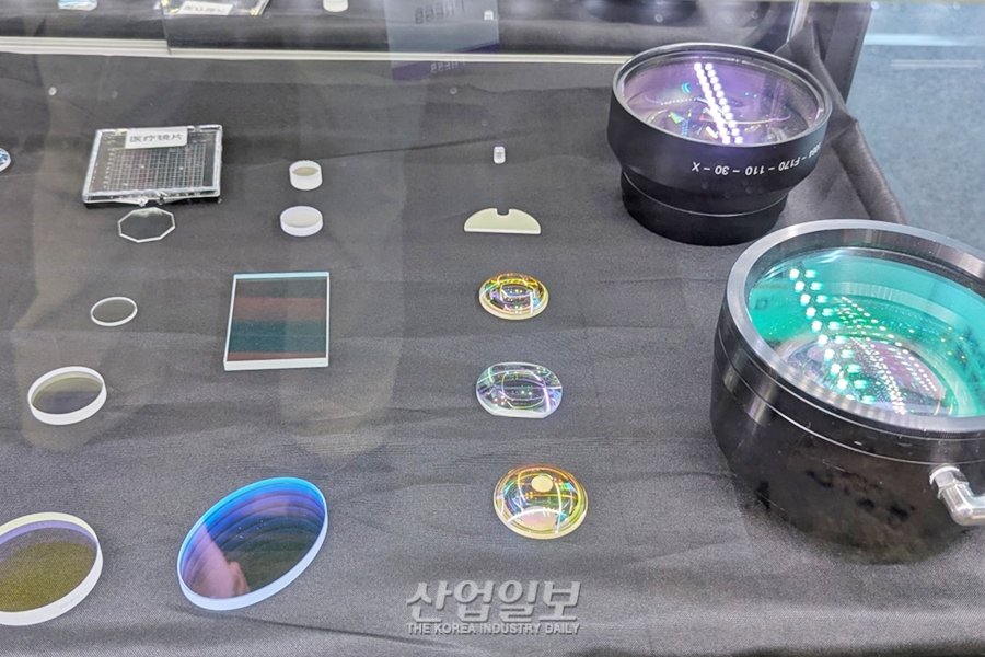 DXS 옵틱스, 나노코리아 2025서 한국 첫 전시…정밀 광학 시장 진출 시동