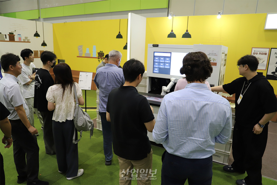 3.3㎡ AI 바리스타 로봇 등장…고객과 충돌 방지·서빙 동선 판단