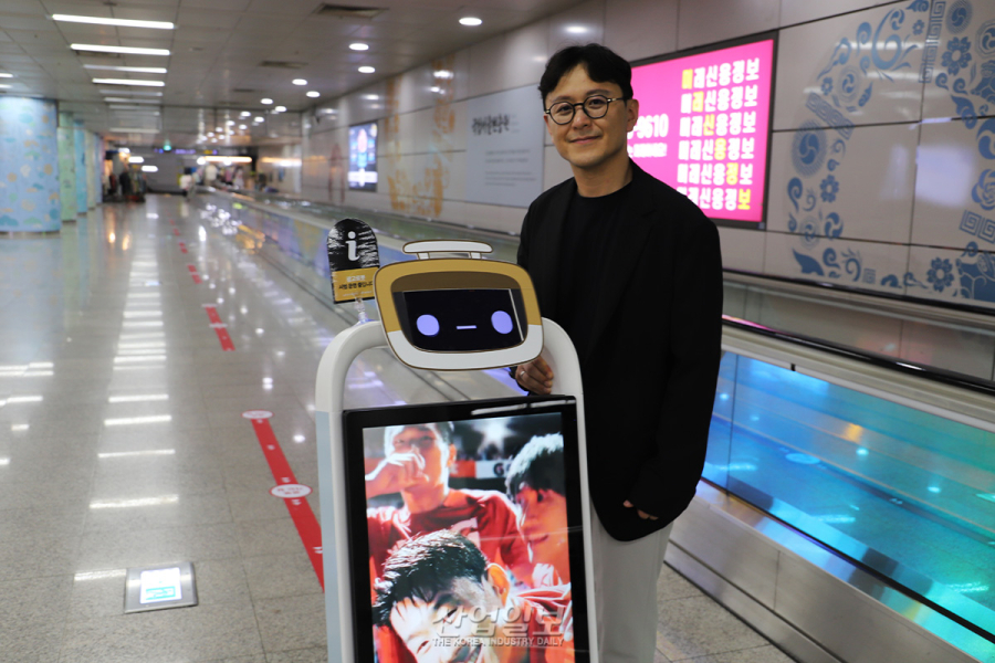 9호선, ‘서비스 로봇’ 실증 중…길 안내부터 움직이는 광고까지