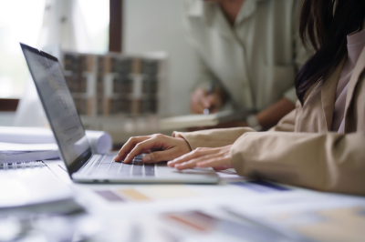 지원 느는데 경쟁력은 퇴보…성장 사다리 끊긴 韓 중소기업