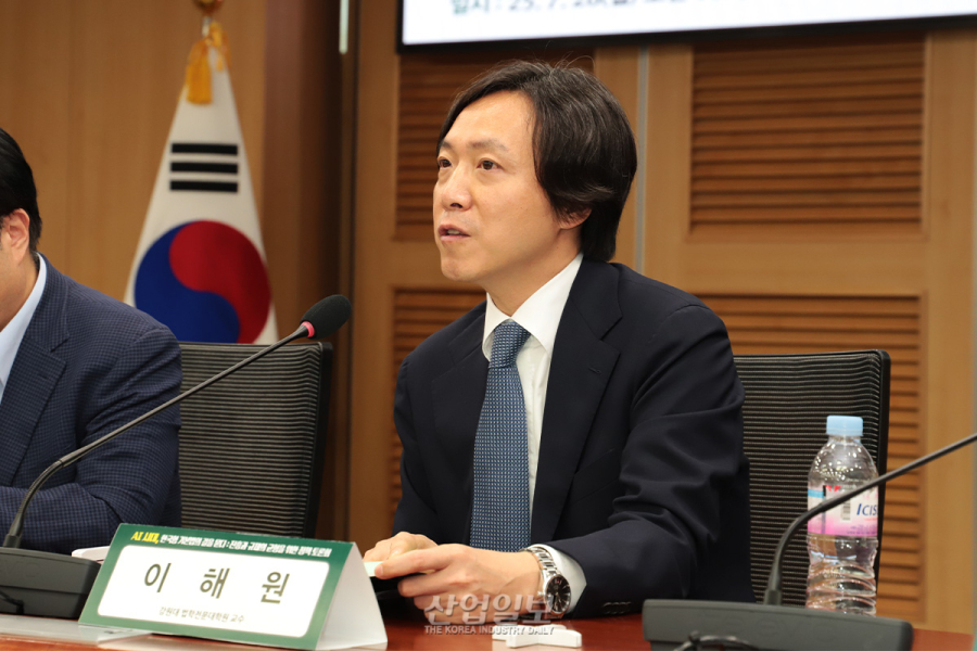 [AI 기본법의 길①] 시행 전부터 ‘개정론’ 대두…“한국, AI 규범 선도국 아냐”