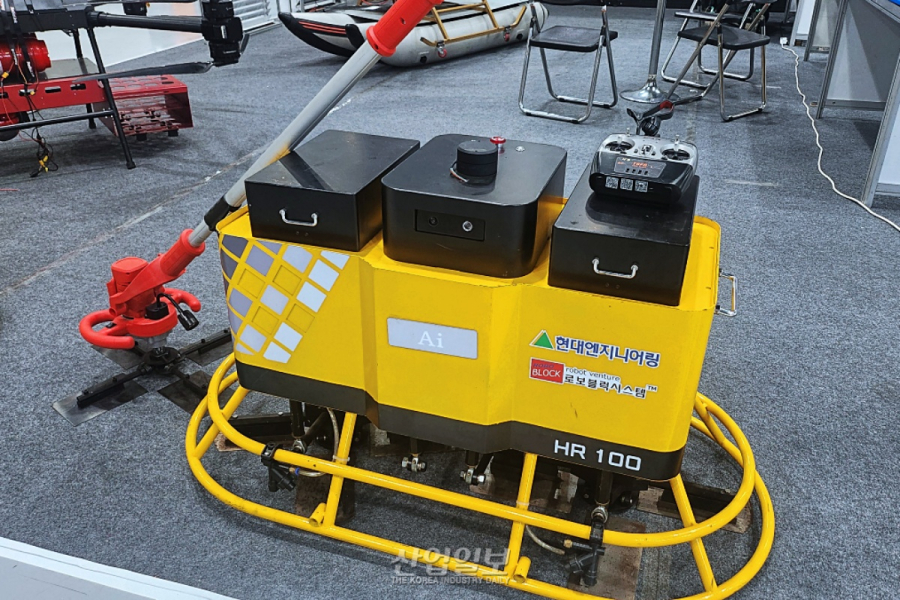 로보블럭시스템 'AI 자율 미장 로봇'…건설 현장 무인화·정밀화 실현