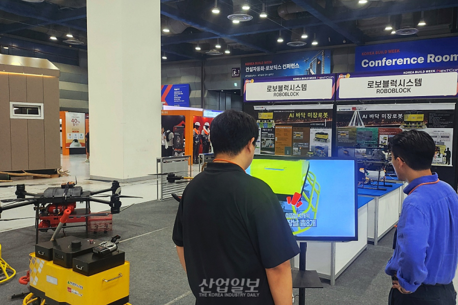 로보블럭시스템 'AI 자율 미장 로봇'…건설 현장 무인화·정밀화 실현