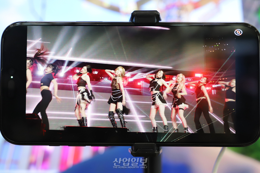 칼리버스, 3D 필름·AI 변환 솔루션 공개…‘VR 장비 없이 3D 영상 본다’