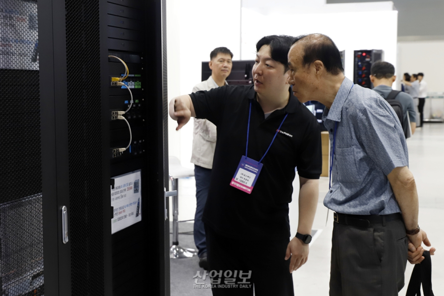 포스벽진, 데이터센터 내실 채우는 스마트랙과 PDU, 컨테인먼트 선보여