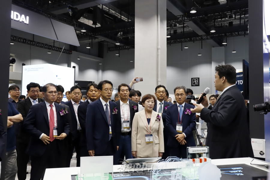 [포토뉴스][산업AI EXPO] 산업AI EXPO, 개막 첫 날부터 다양한 행사 이어져