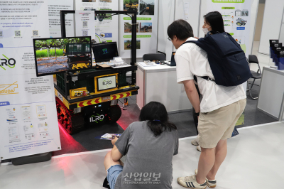 [산업AI EXPO] 모빌에이트, 농가 인력난 해소하는 자율주행 로봇 선보여