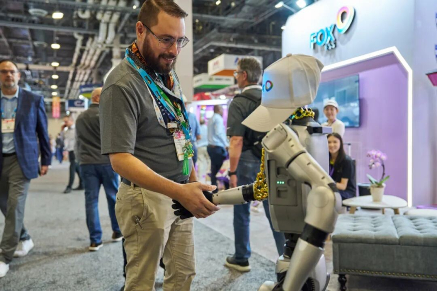 Fox ESS, RE+ 2025서 올인원·상업용 ESS 공개