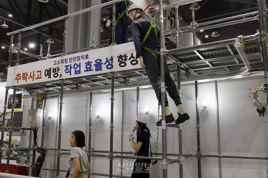 한국경량레일(주), 안전레일&활주장치로 행정안전부 장관상 수상