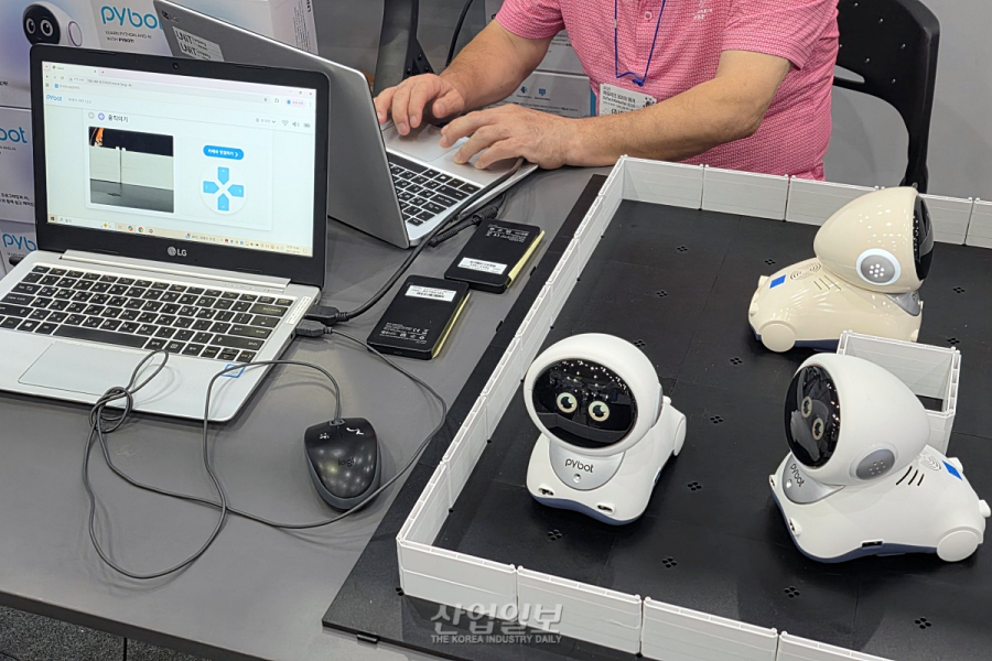 귀여운 외형 속 강력한 성능…유닛컴퍼니, 교육용 코딩로봇 ‘파이봇’ 선봬