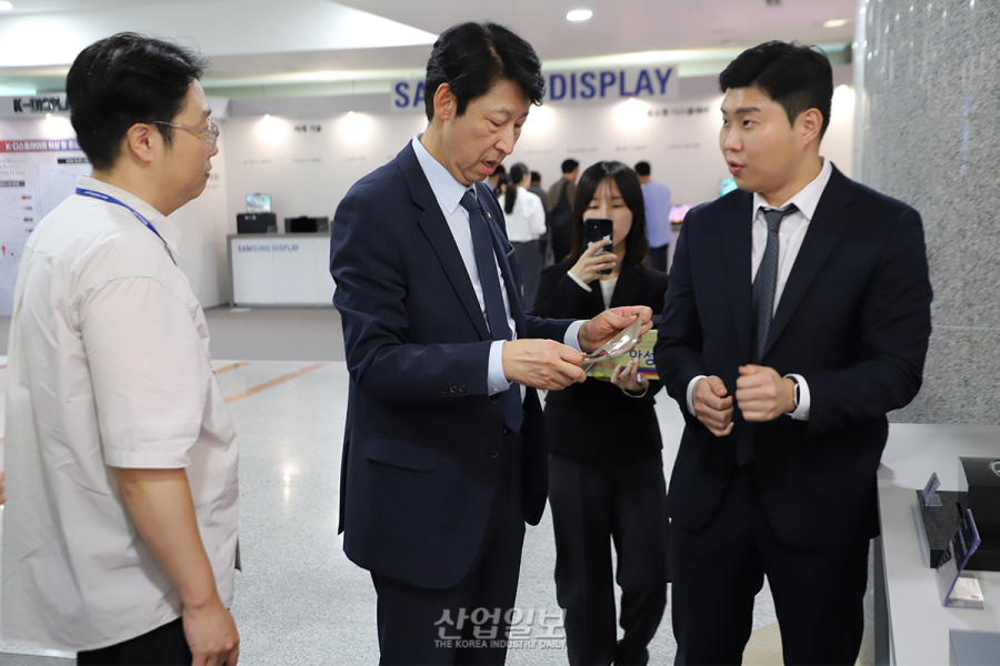 삼성D·LGD, 국회서 최신 기술 전시…“정책 뒷받침 절실”