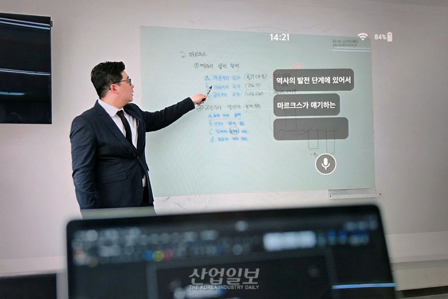 대화가 눈앞에 자막으로…청각장애인 소통 돕는 스마트안경 ‘씨사운드’