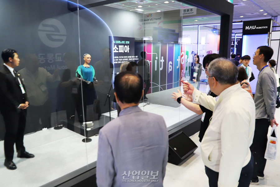 [포토뉴스] 휴머노이드 ‘소피아’와 대화 나눠볼까