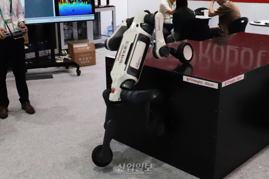 유엔디, 딥로보틱스의 바퀴 달린 사족보행 로봇 ‘LYNX M20’ 첫 공개