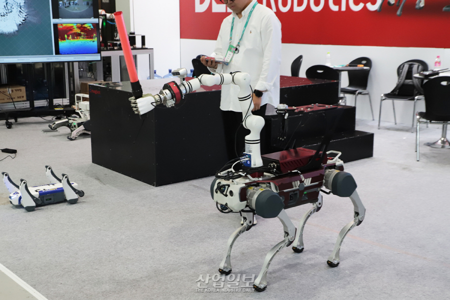 유엔디, 딥로보틱스의 바퀴 달린 사족보행 로봇 ‘LYNX M20’ 첫 공개