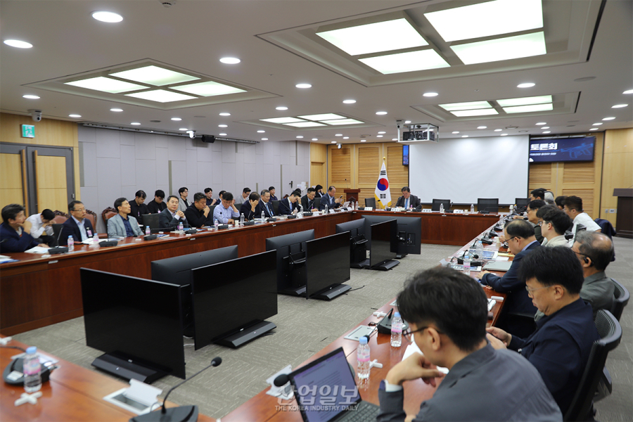 K-드론, 최저가 입찰·일회성 지원으론 위기 못 벗어나