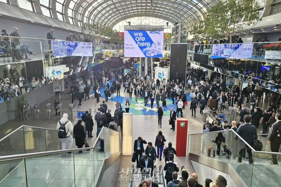 [독일 K 2025 현장]‘플라스틱의 역습’… ‘친환경·스마트’ 옷 입고 미래 산업으로 귀환