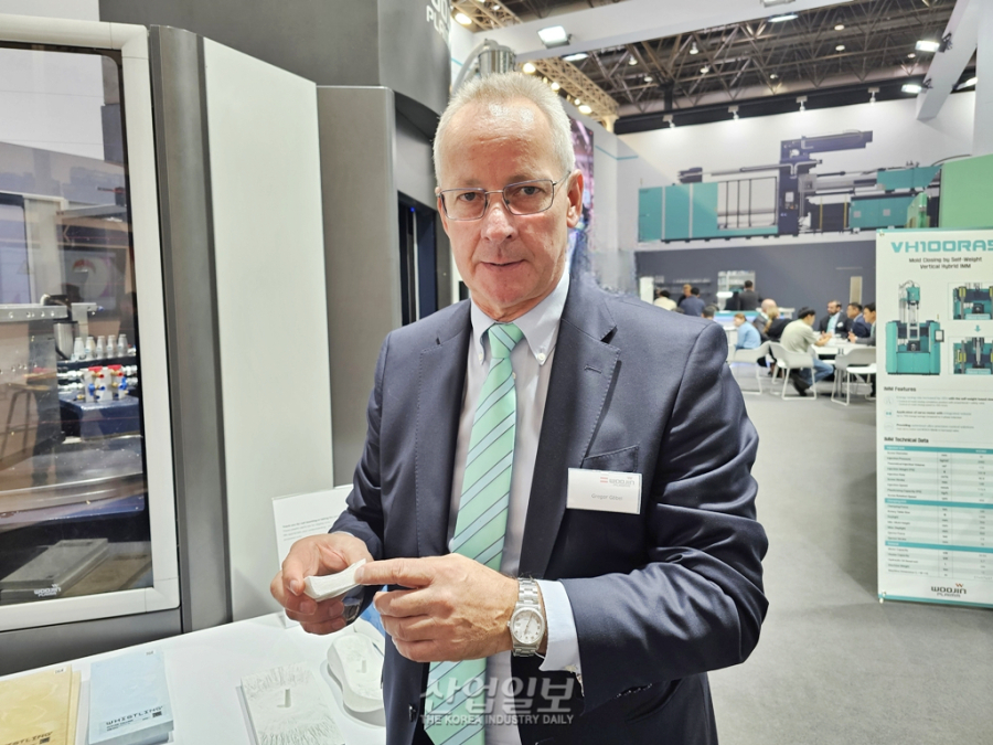 [독일 K 2025 현장] ‘타이바리스 사출기’로 제조업 미래 제시… 우진플라임, K 2025서 기술 혁신 선보여