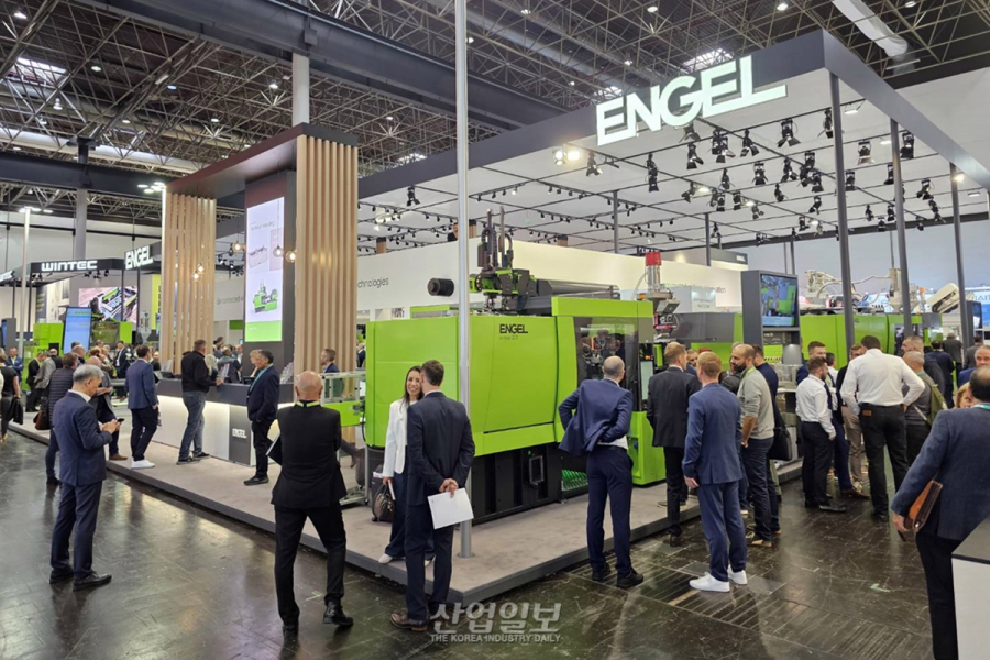 [독일 K 2025 현장] 엔겔, AI·경량화·순환경제를 연결하는 미래형 사출 기술 제시