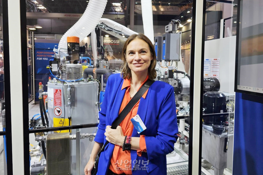 [독일 K 2025 현장] 크라우스마파이, 사출·코팅 일체화한 ‘FrontIQ Light’ 공정 공개