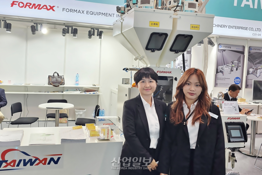 [독일 K 2025 현장] 사출라인 효율, ‘주변 장치’에 달렸다… 포맥스(Formax), 데이터 기반 통합 솔루션
