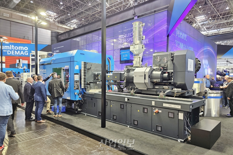 [독일 K 2025 현장] 스미토모 데마그(Sumitomo Demag), ‘미래는 오직 전동식’ 선언… 에너지·정밀도·디지털 통합 비전 제시