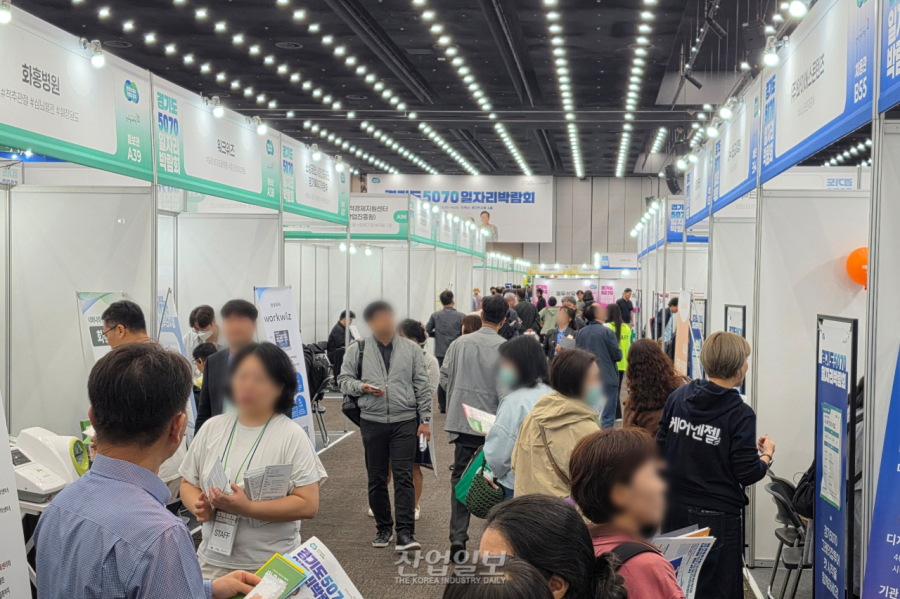 [노동의 2막①] 퇴직 후, 다시 이력서를 꺼내든 사람들