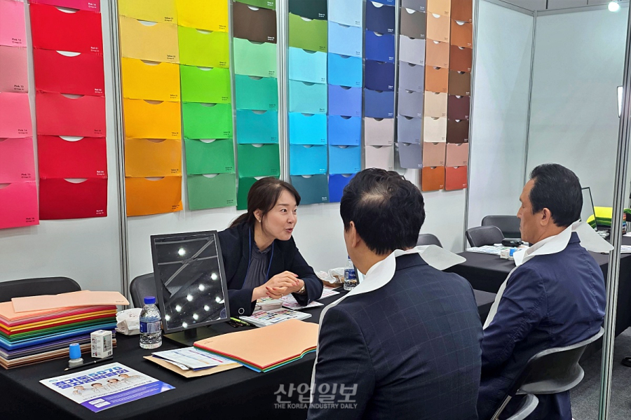 [노동의 2막①] 퇴직 후, 다시 이력서를 꺼내든 사람들