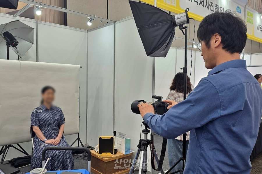 [노동의 2막①] 퇴직 후, 다시 이력서를 꺼내든 사람들