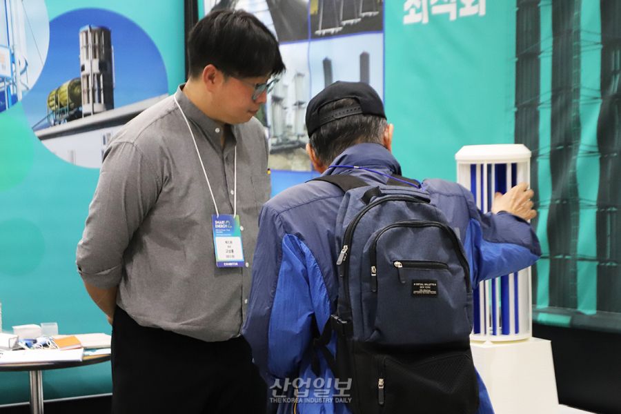 도심 빌딩풍, 날개 노출 없는 수직 풍력발전기로 에너지화