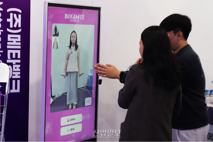 미래 전자·IT 기술 조명하는 ‘KES 2025’ 개막, “새로운 20년, AI·지속 가능성의 시대”