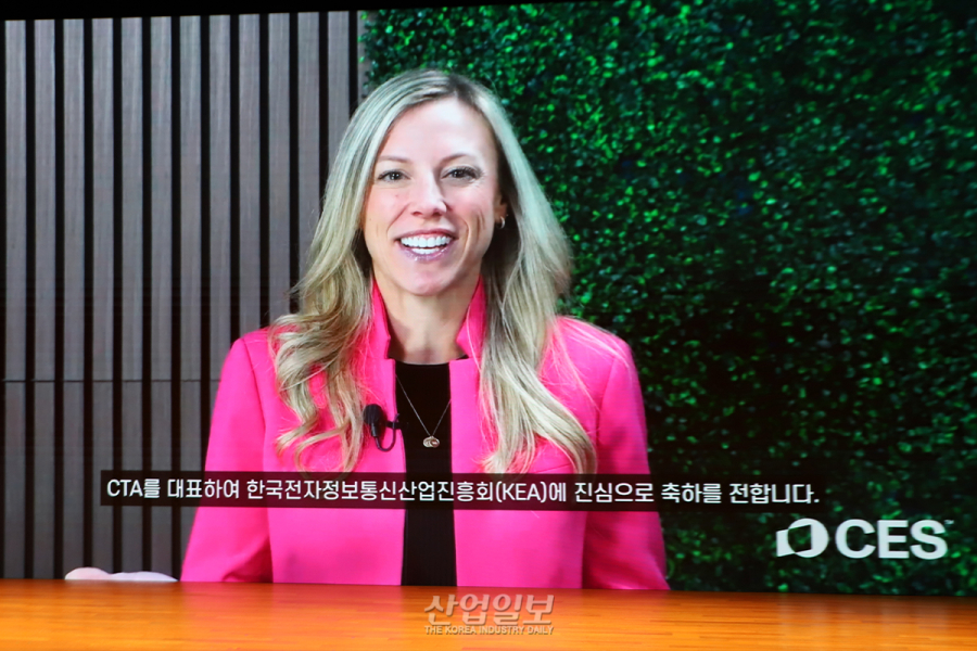 미래 전자·IT 기술 조명하는 ‘KES 2025’ 개막, “새로운 20년, AI·지속 가능성의 시대”