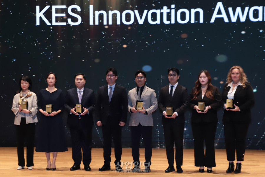 [포토뉴스] KES 2025, 전자·IT산업 유공자 포상