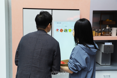 삼성전자, ‘AI 냉장고’ 출품…식재료 자동 인식하고 레시피 추천