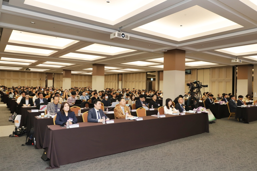 두루이디에스, AI 신뢰성 방향 제시하고 공로상 '겹경사'