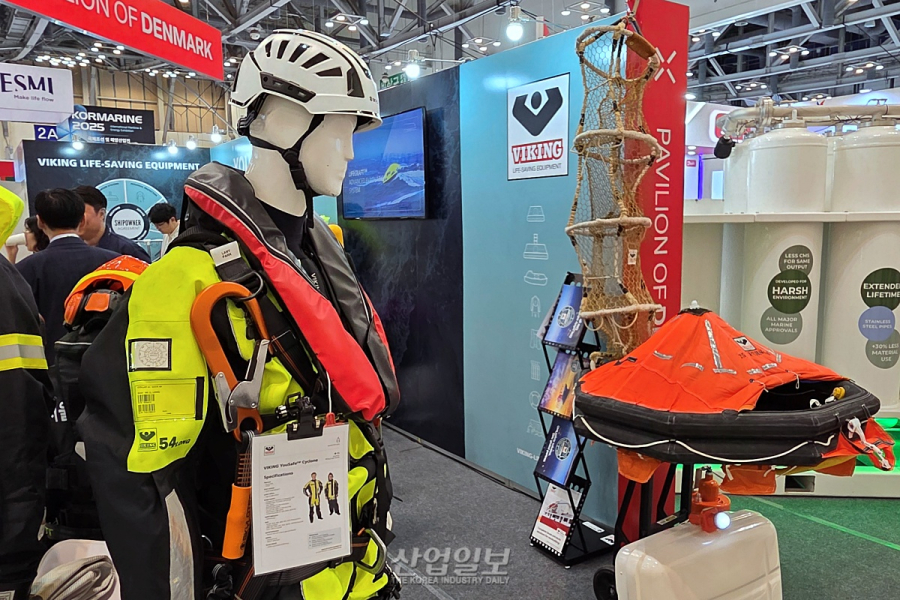 VIKING LIFE-SAVING EQUIPMENT, ‘코마린 2025’서 해양안전 솔루션 선봬