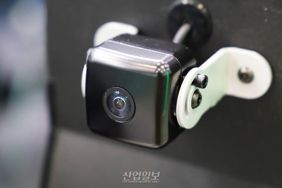 와이드·테일 뷰 동시 제공하는 후방카메라 등장