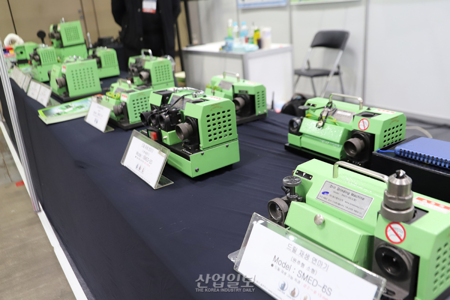 마모된 드릴·엔드밀 절삭 날, 제조현장서 연마한다