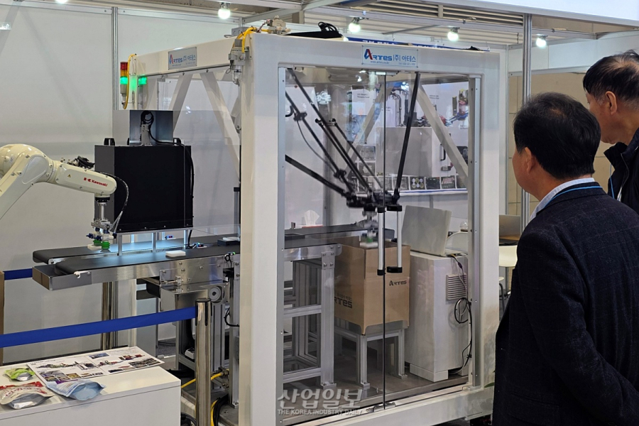 “컨베이어부터 택배 포장까지 논스톱”… 아테스, 로봇 자동화 공정 ‘눈길’