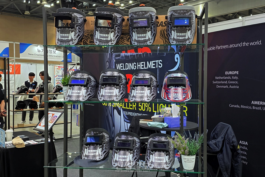 “안전성은 기본, 개성까지 더했다”… 일흥, 그래픽 입힌 초경량 VF용접면 선봬