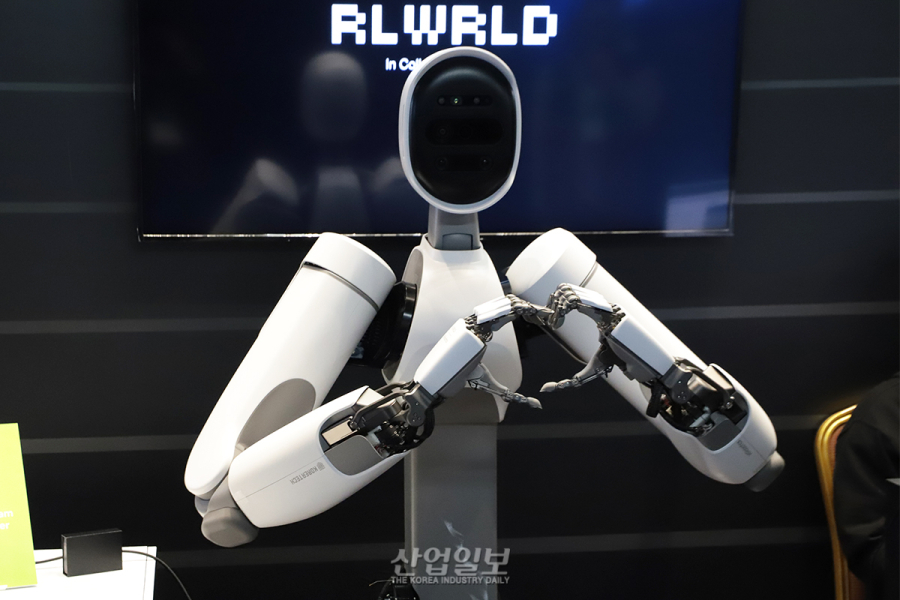리얼월드, 휴머노이드로 RFM 동작 시연…‘시선집중’