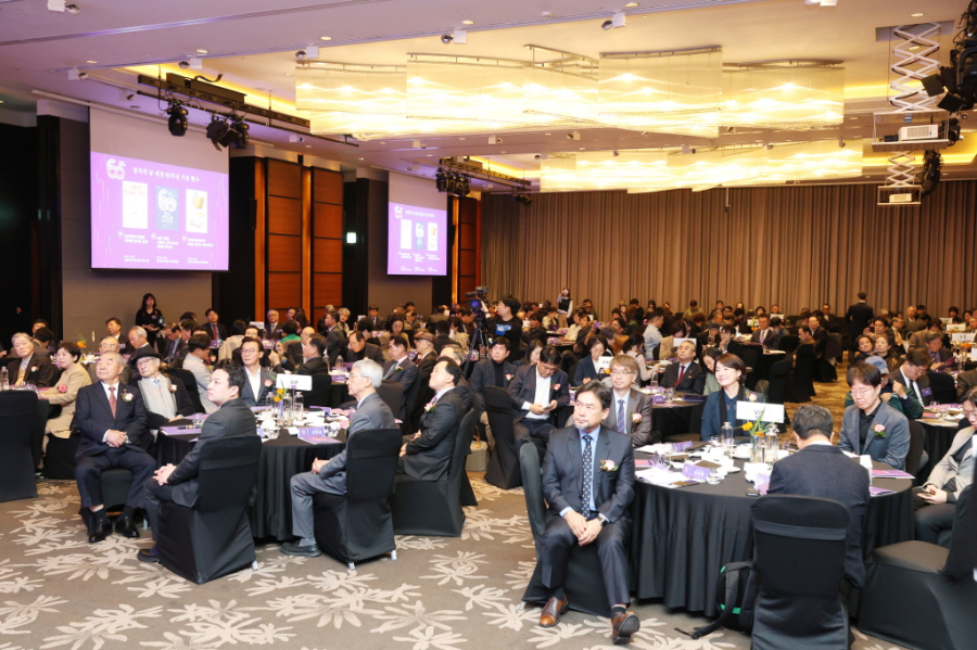 '문학과지성사' 이광호 대표 문화포장… 제60회 잡지의 날 한류 잡지 글로벌 진출