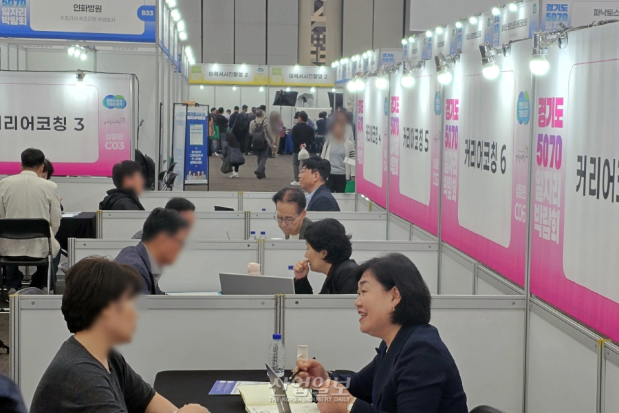 [노동의 2막②] 나이 앞에서 닫히는 문 - 중장년 고용의 현실과 과제