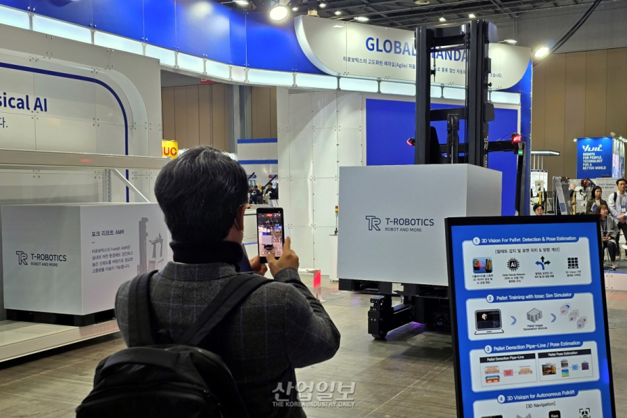 티로보틱스, ‘로보월드 2025’서 AI 기반 클린룸 로봇시스템 공개
