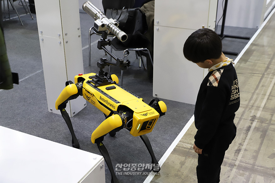 인천공항, 폭발물 탑재 드론 위협 로봇으로 무력화