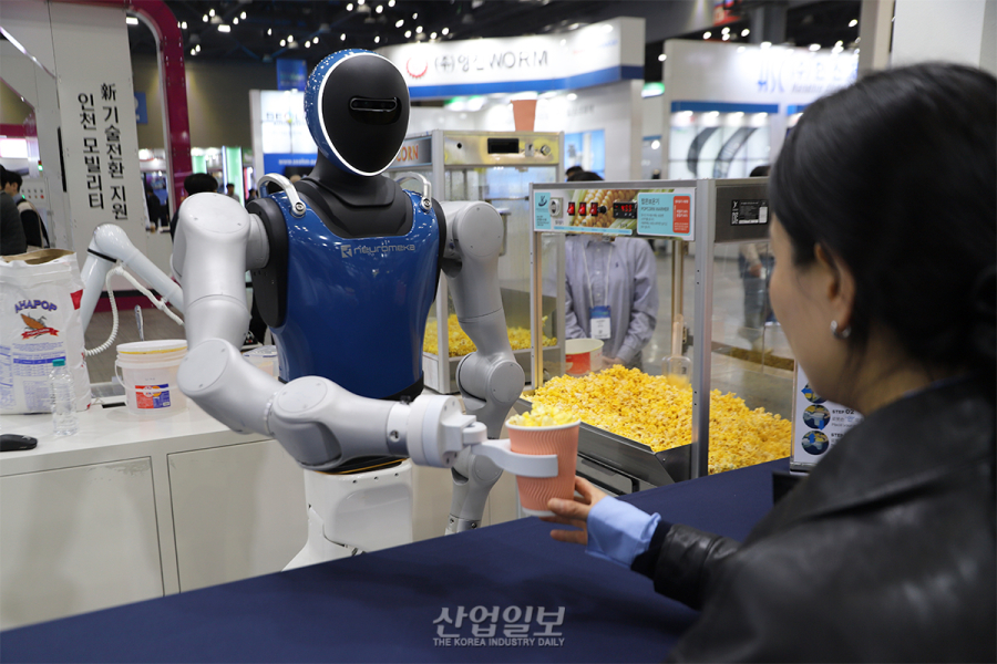 뉴로메카, ‘2025 로보월드’서 AMR 기반 휴머노이드 공개