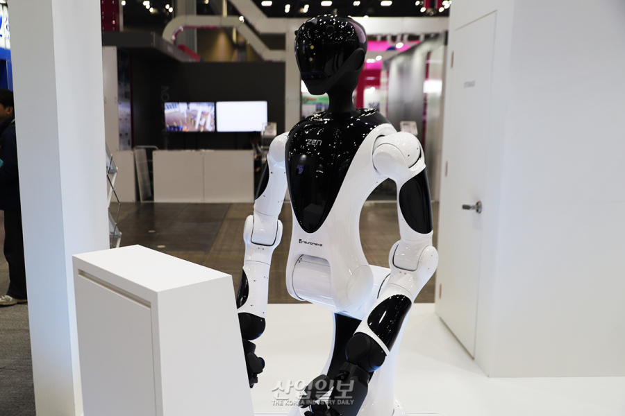 뉴로메카, ‘2025 로보월드’서 AMR 기반 휴머노이드 공개